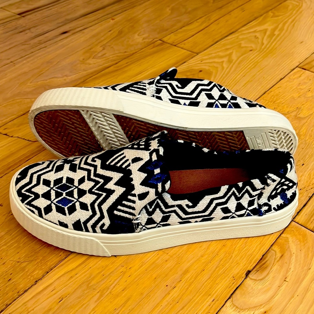 Tom’s Flats size 7 Barely worn- indoors